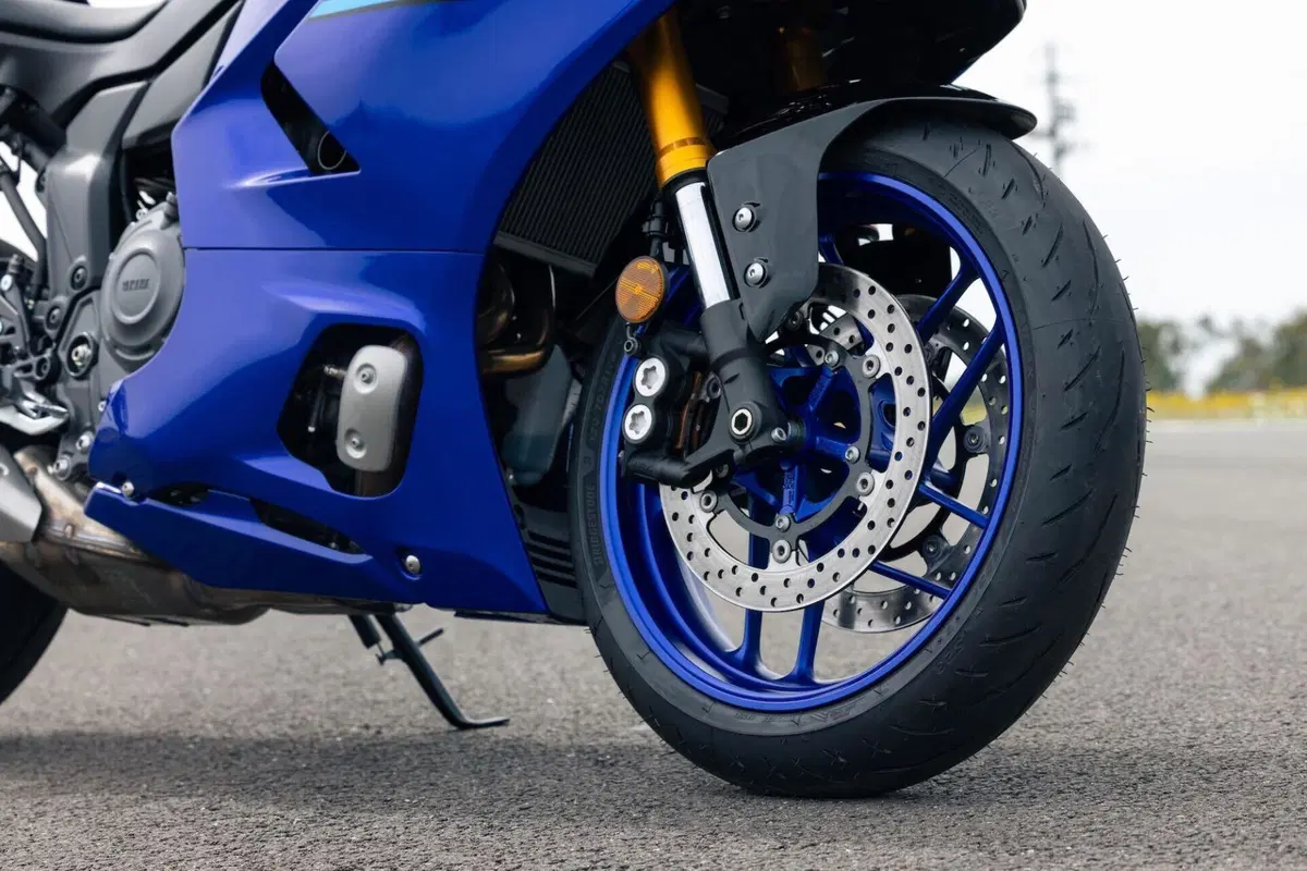 Yamaha YZF R7 (22)