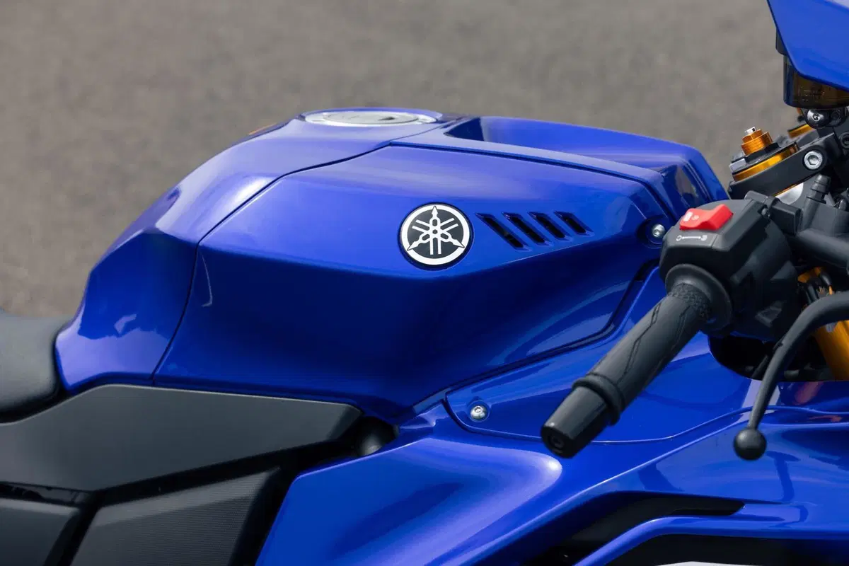Yamaha YZF R7 (23)