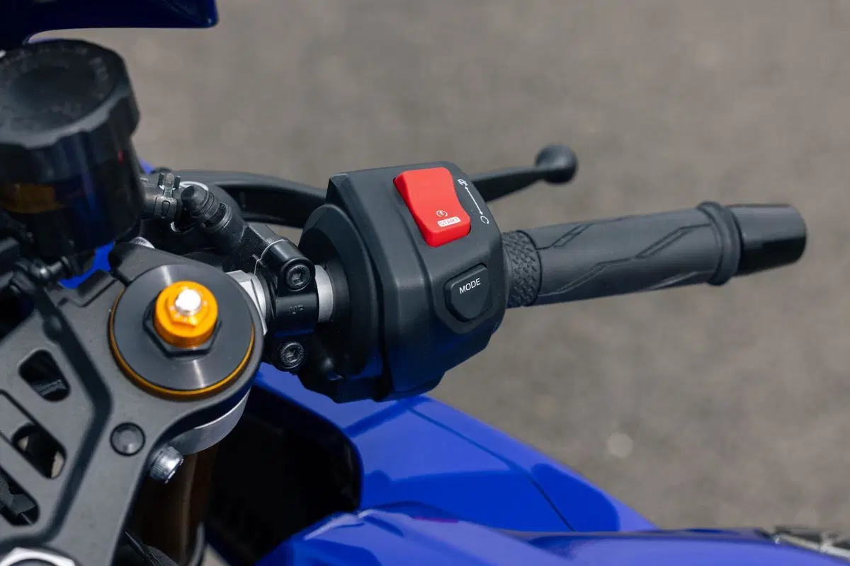 Yamaha YZF R7 (25)