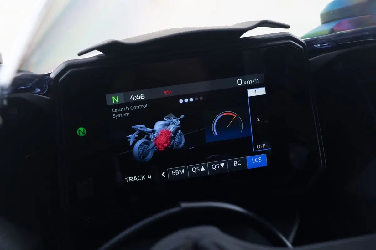 Yamaha YZF R7 (30)