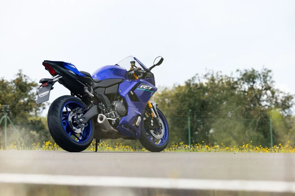 Yamaha YZF R7 (35)