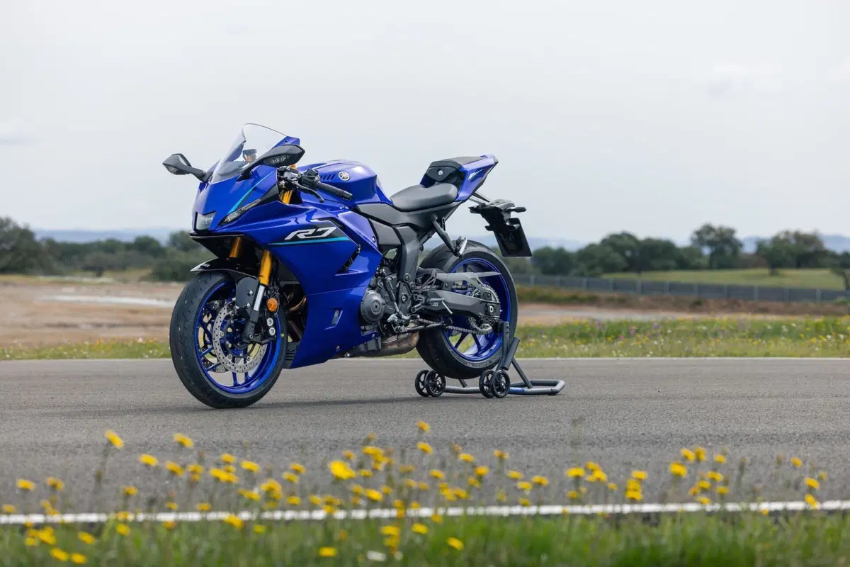 Yamaha YZF R7 (36)