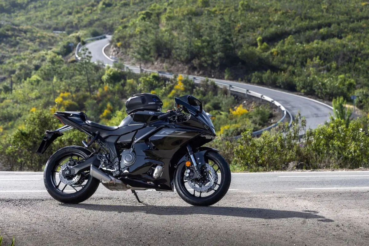 Yamaha YZF R7 (37)