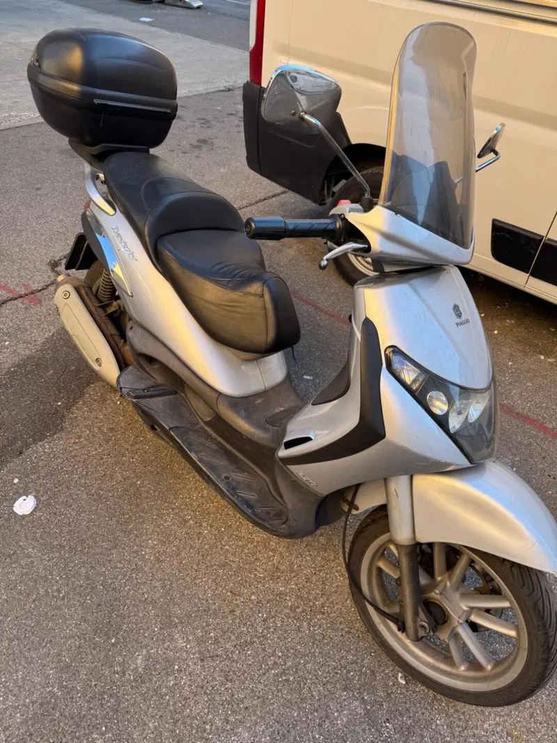 Piaggio Beverly 250 (2004 - 05) (4)