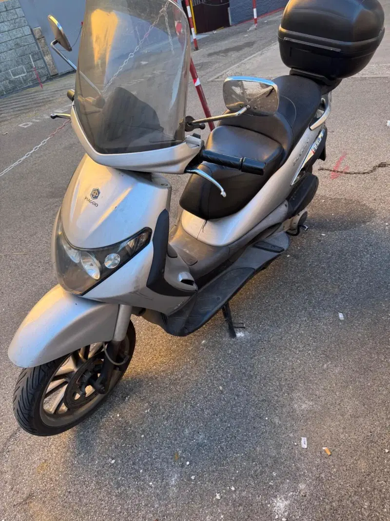 Piaggio Beverly 250 (2004 - 05) (5)