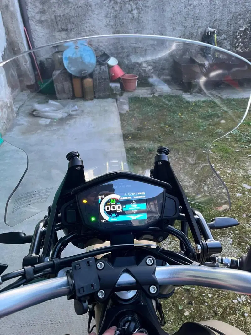 Moto Guzzi V85 TT Travel (2020) (4)