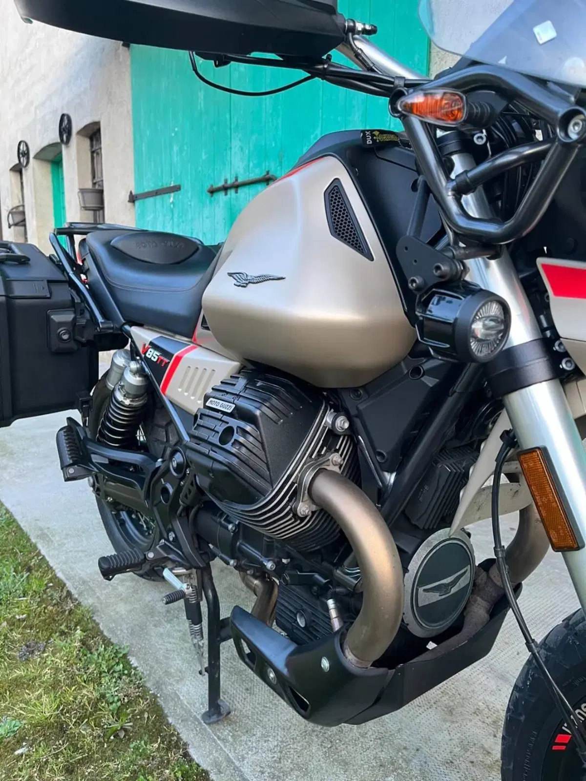 Moto Guzzi V85 TT Travel (2020) (7)
