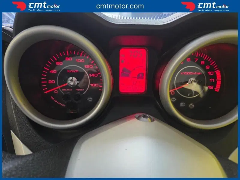Yamaha X-Max 125 (2010 - 13) (5)