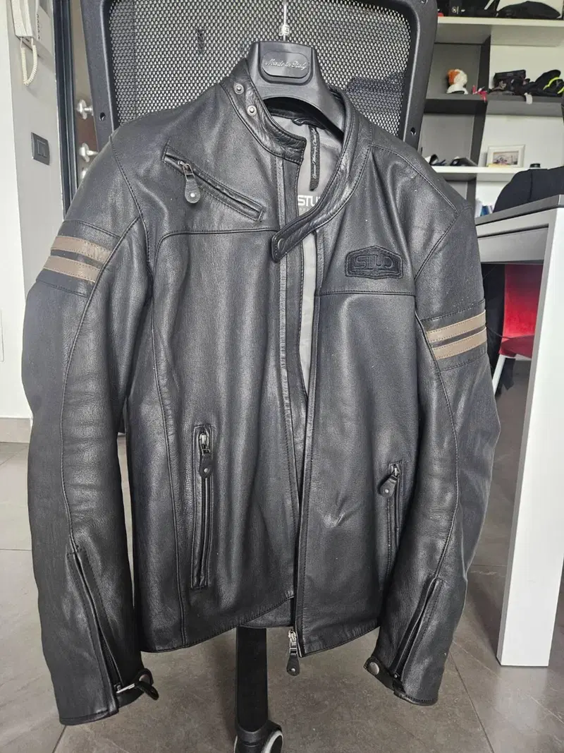 Giacca 100% pelle Studtaglia 52