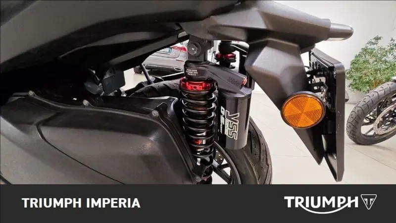 Yamaha X-Max 300 Iron Max (2019 - 20) (6)