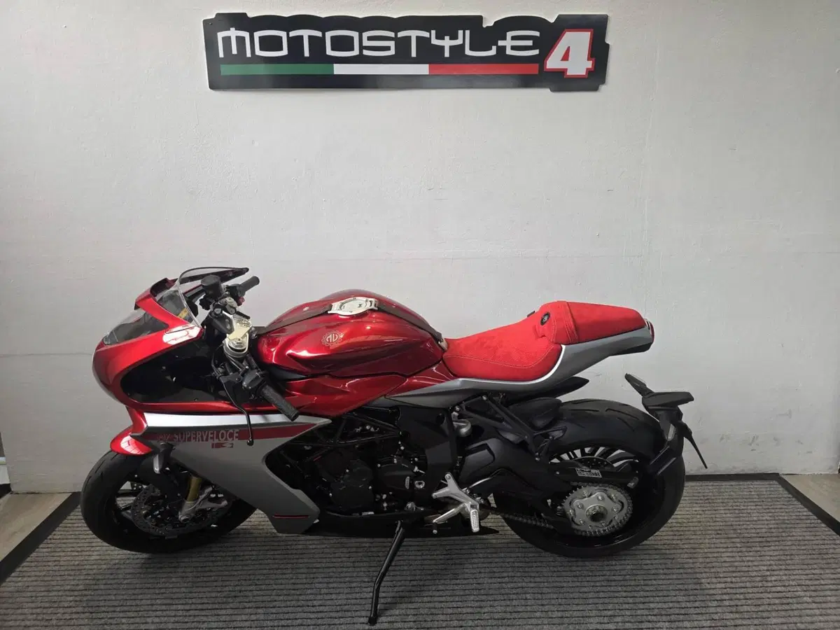 MV Agusta Superveloce 800 S (2021 - 25) (2)