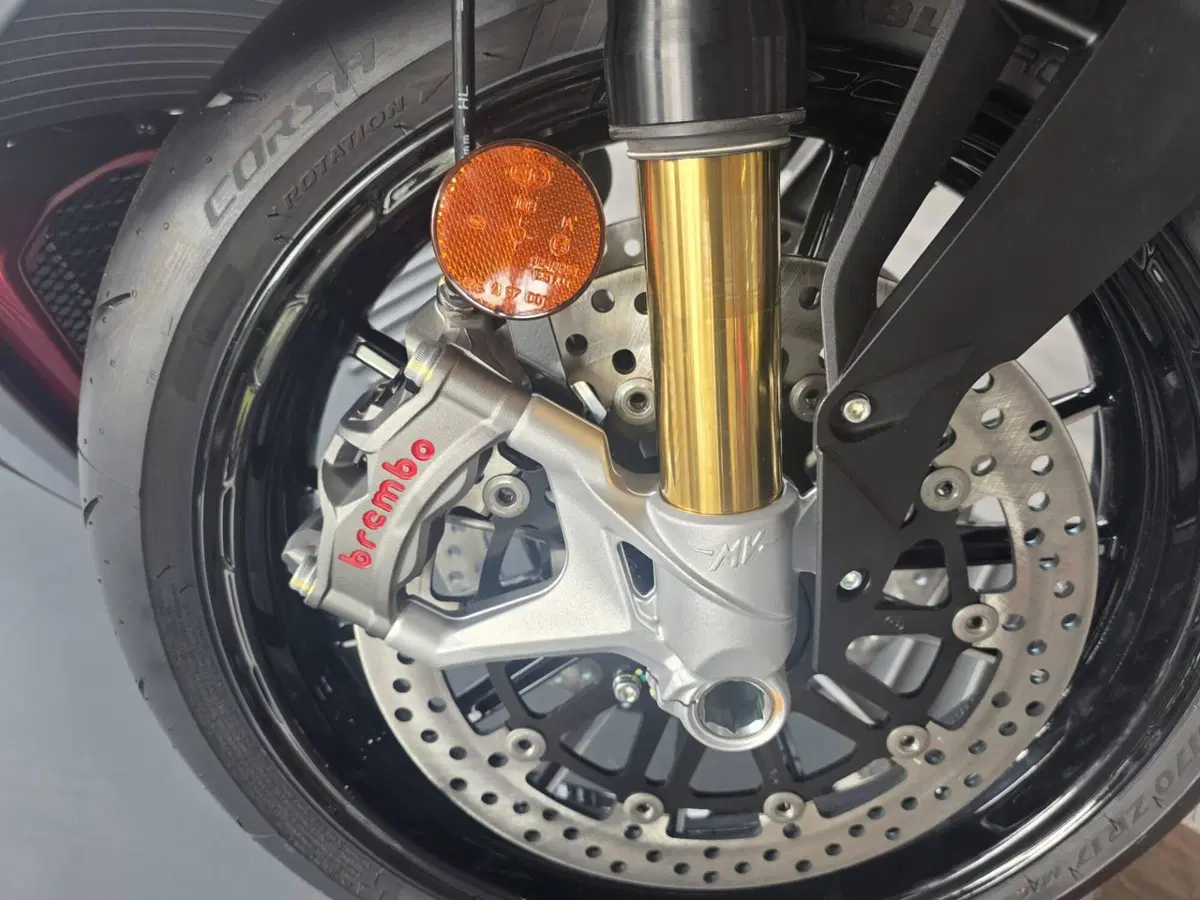 MV Agusta Superveloce 800 S (2021 - 25) (5)