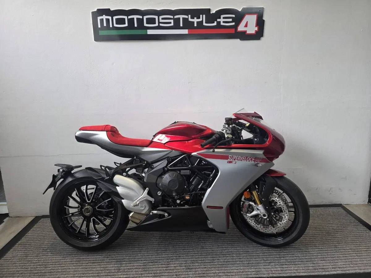 MV Agusta Superveloce 800 S (2021 - 25)