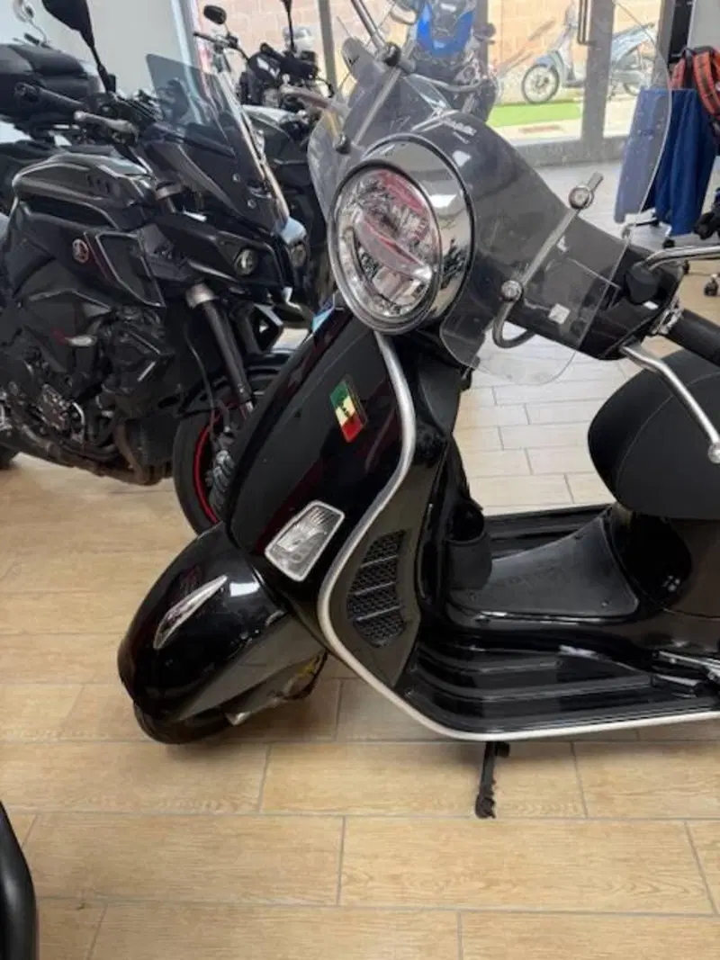 Vespa GTS 300 Hpe Super Tech (2019) (3)