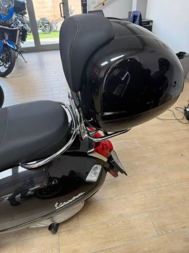 Vespa GTS 300 Hpe Super Tech (2019) (4)