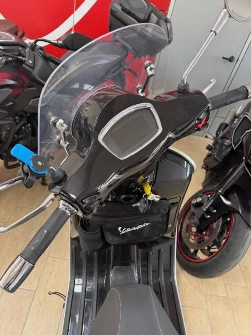 Vespa GTS 300 Hpe Super Tech (2019) (5)