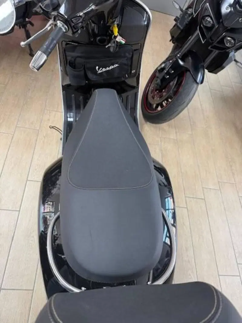 Vespa GTS 300 Hpe Super Tech (2019) (7)
