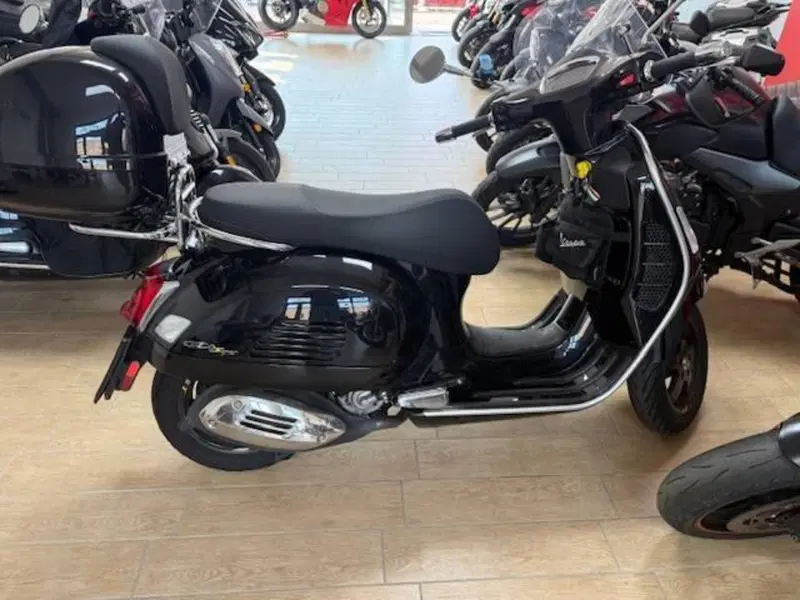 Vespa GTS 300 Hpe Super Tech (2019) (8)