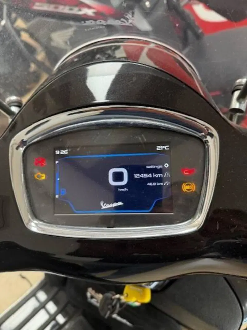 Vespa GTS 300 Hpe Super Tech (2019) (9)