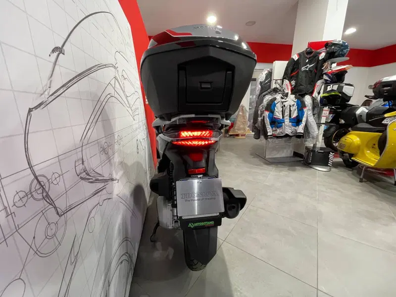 Honda SH 350 (2021 - 24) (6)