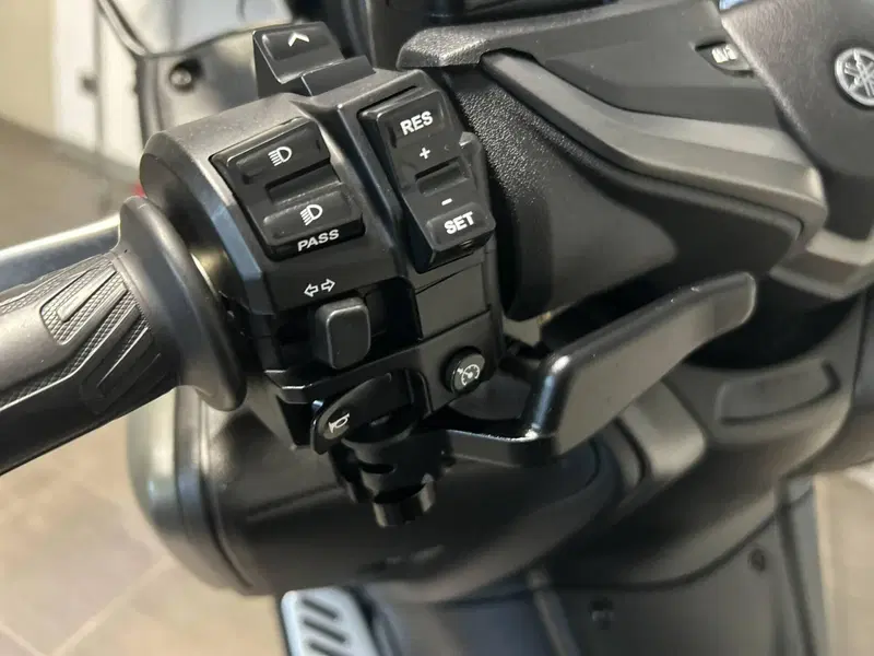 Yamaha T-Max 560 Tech Max (2021) (9)