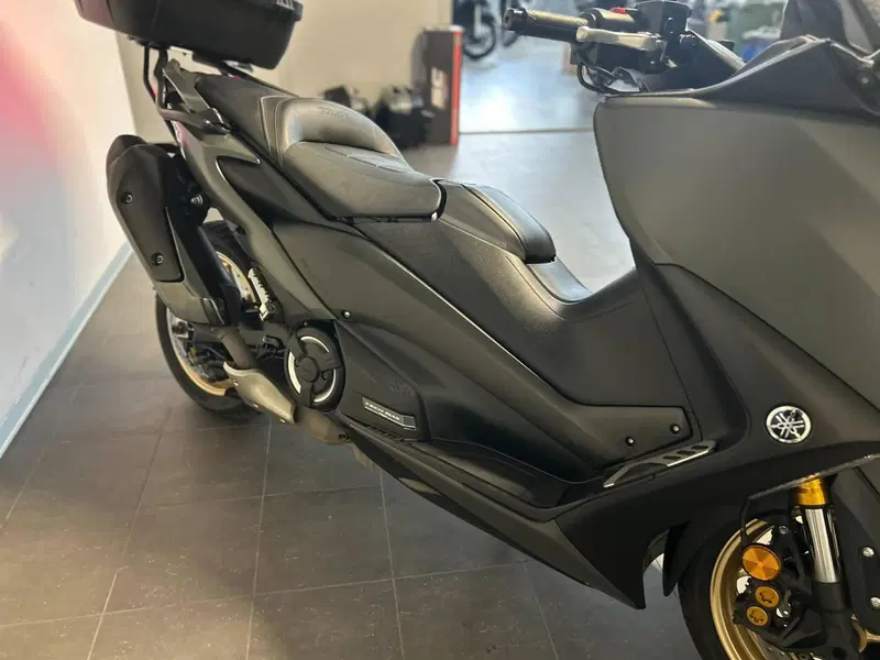 Yamaha T-Max 560 Tech Max (2021) (12)