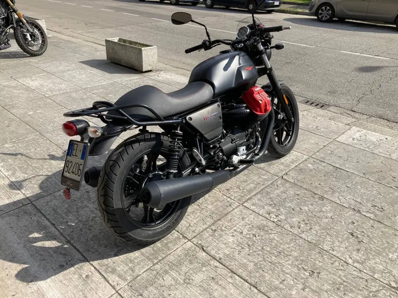 Moto Guzzi V7 III Carbon (2018 - 20) (5)