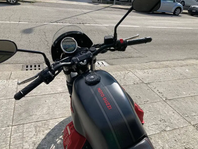 Moto Guzzi V7 III Carbon (2018 - 20) (8)