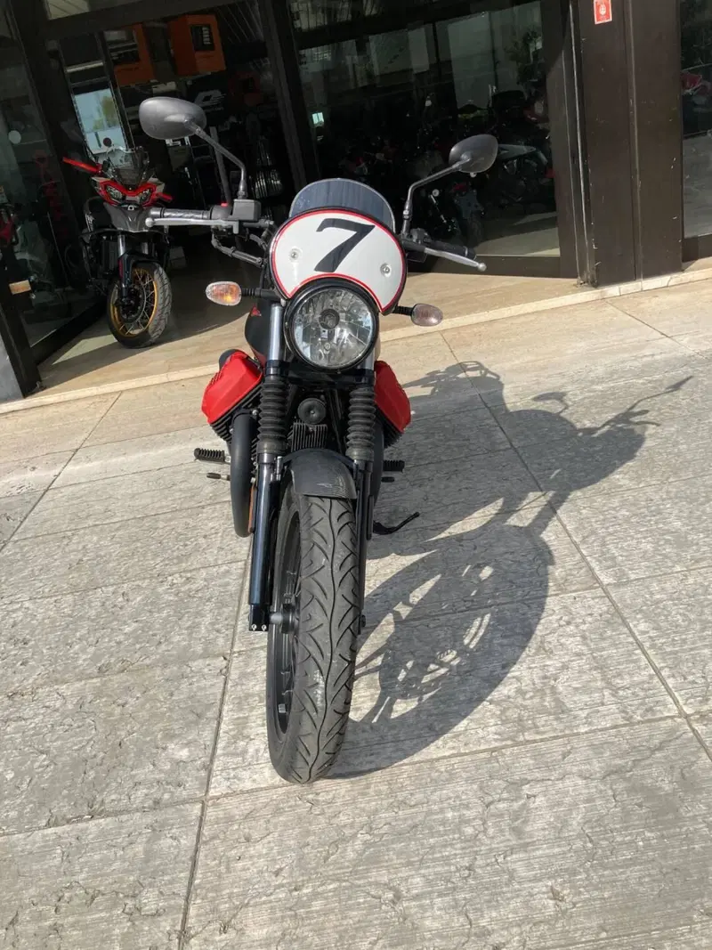 Moto Guzzi V7 III Carbon (2018 - 20) (9)