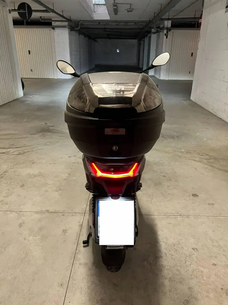 Piaggio 1 Active Feng Chen Wang (2022 - 24) (4)