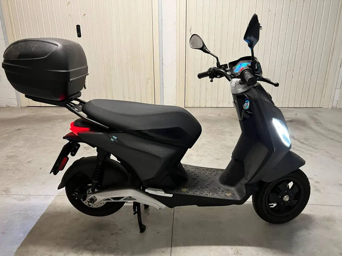 Piaggio 1 Active Feng Chen Wang (2022 - 24)