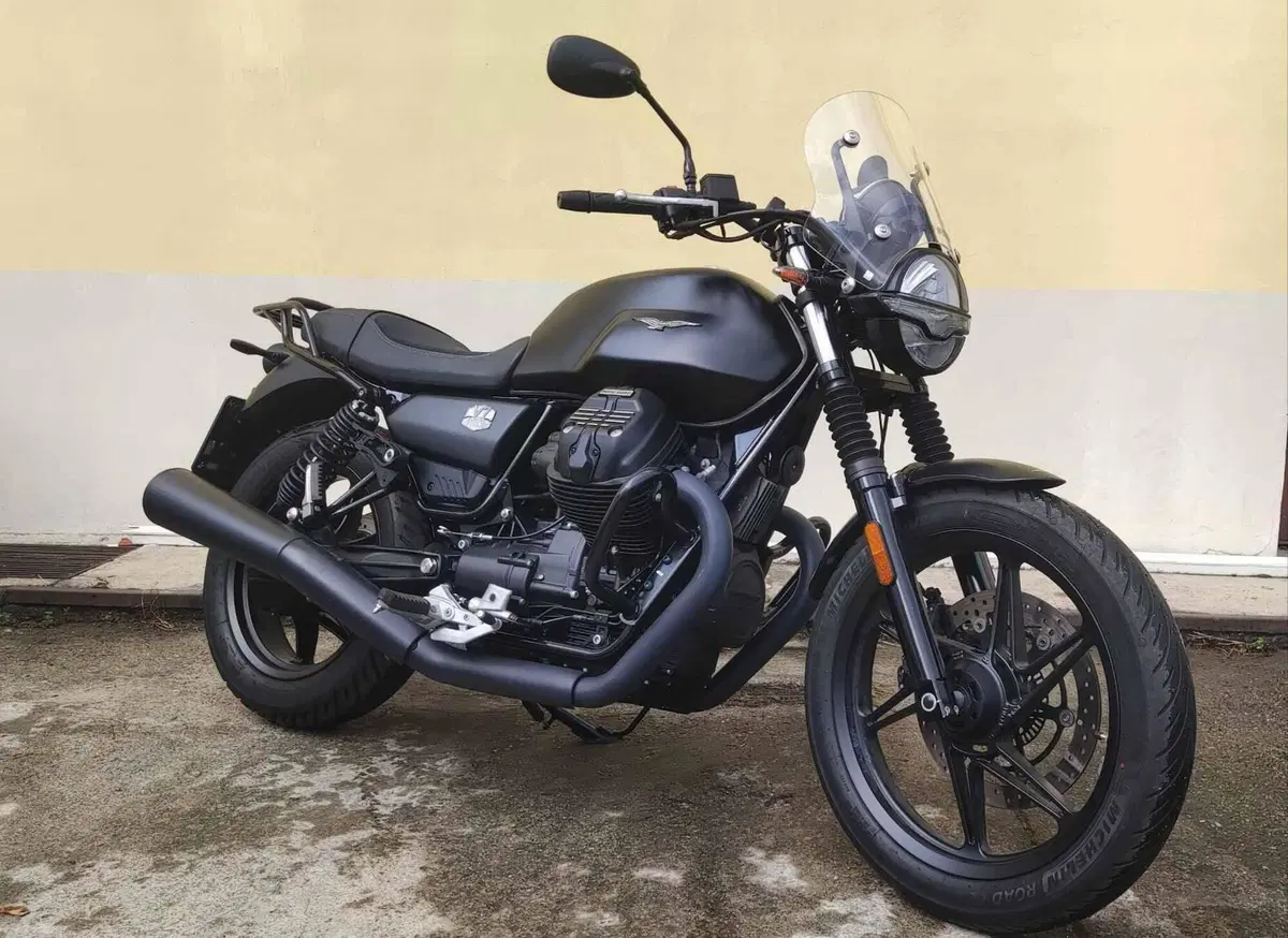 Moto Guzzi V7 Stone (2021 - 24)