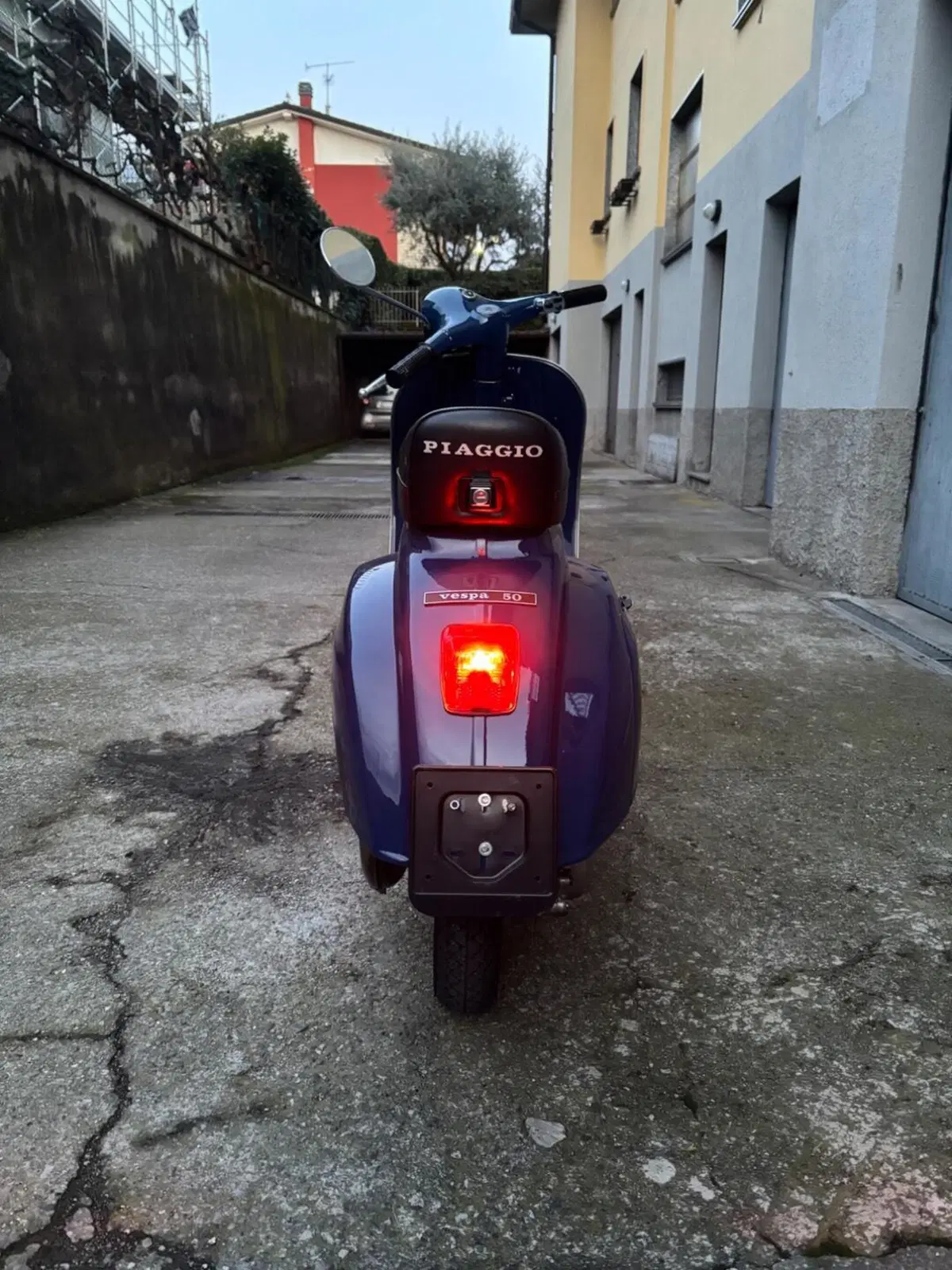Piaggio Vespa 50 R (3)