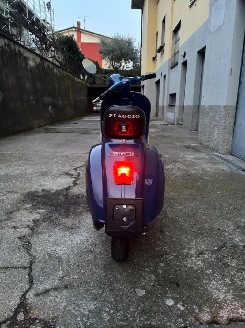 Piaggio Vespa 50 R (3)