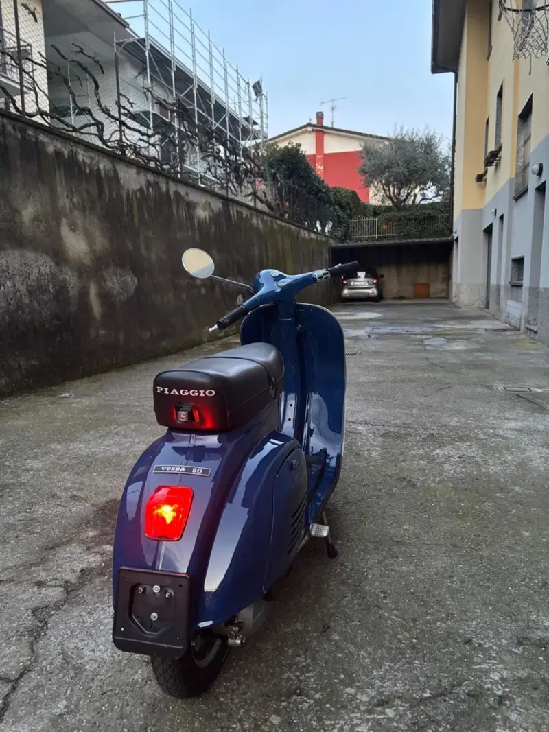 Piaggio Vespa 50 R (4)