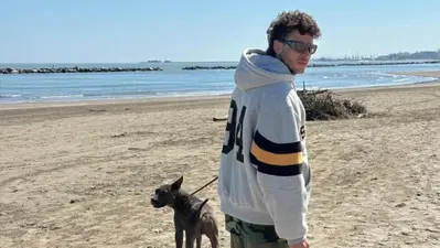 MotoGP 2026. Marco Bezzecchi: "Una volta mi sono rovesciato addosso 20 kg di olio esausto, sembravo uno di quei poveri uccelli che si vedono nei documentari"
