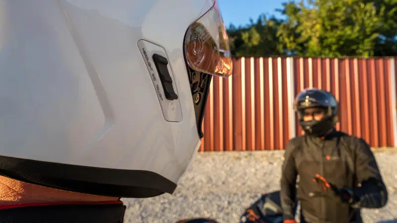 ANC in moto: gadget o soluzione vera contro il rumore?
