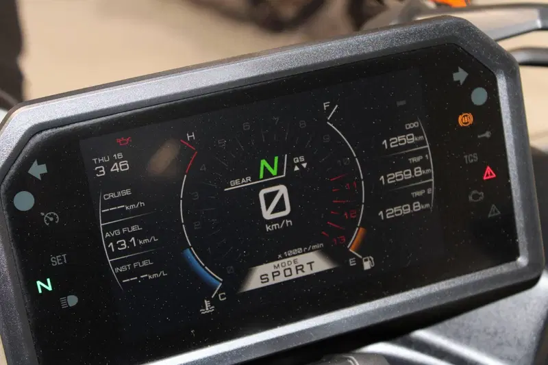 Yamaha Niken 890 GT (2023 - 26) (6)