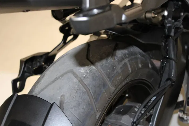 Yamaha Niken 890 GT (2023 - 26) (7)