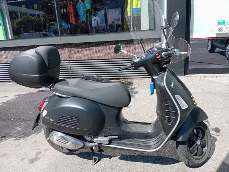Vespa GTS 300 Super Hpe (2021 - 22) (2)