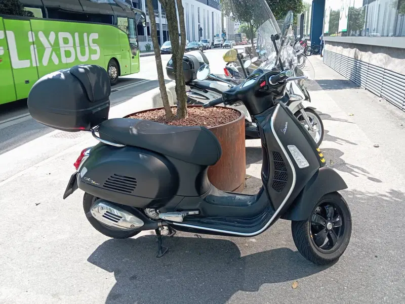 Vespa GTS 300 Super Hpe (2021 - 22) (3)