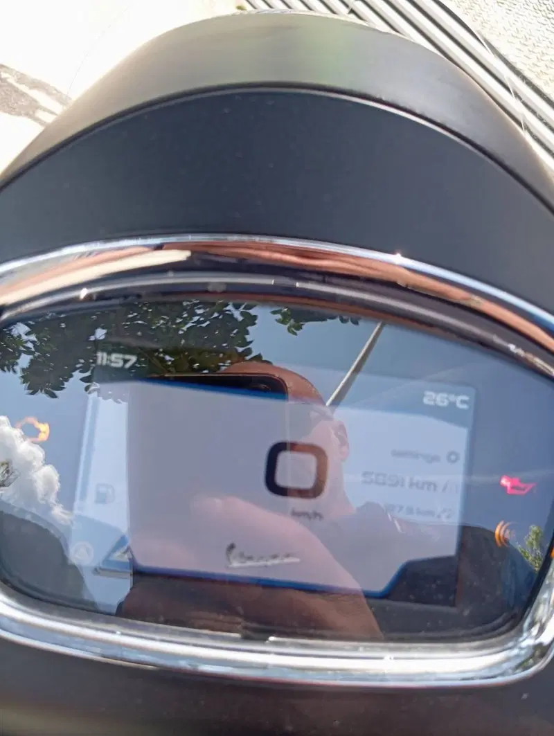 Vespa GTS 300 Super Hpe (2021 - 22) (4)