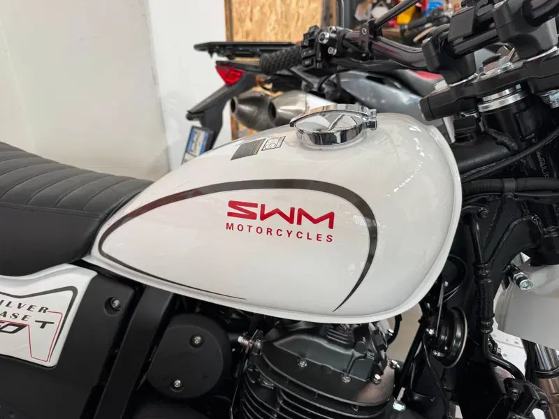 Swm Silver Vase 650 T (2025 - 26) (3)