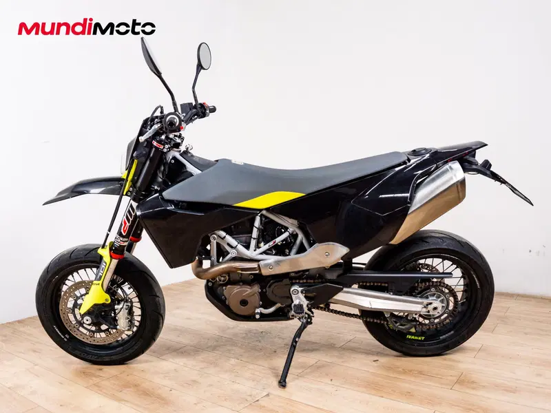 Husqvarna 701 Supermoto (2022) (5)