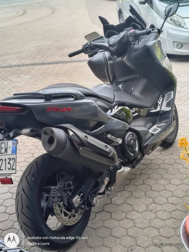 Yamaha T-Max 560 Tech Max (2021) (2)