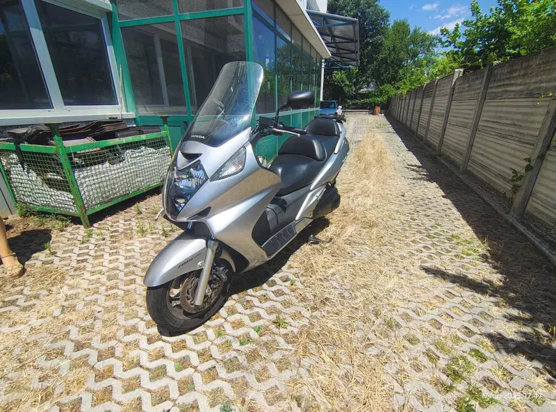 Honda Silver Wing 600 (2005 - 09) (2)