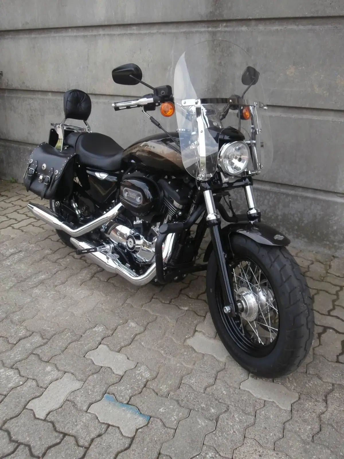 Harley-Davidson 1200 Custom (2017) - XL 1200C (7)