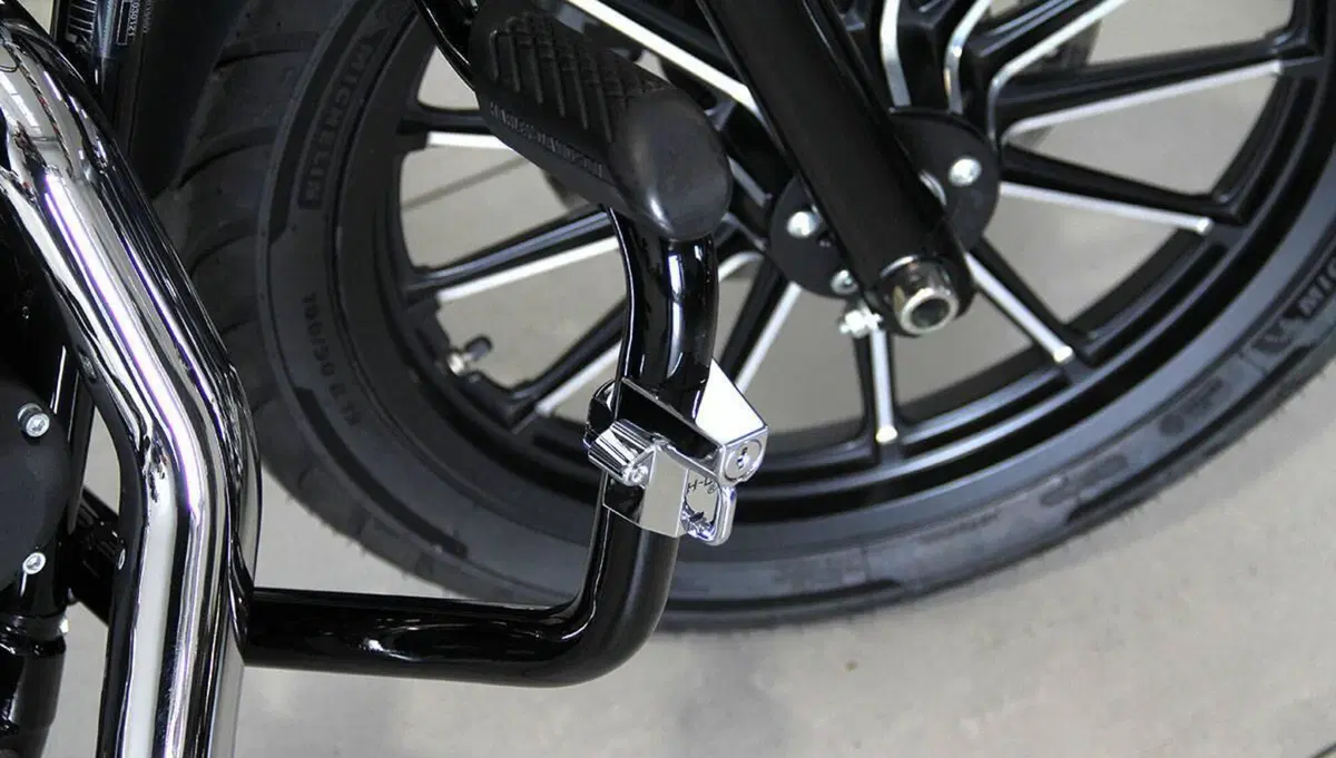 Harley-Davidson 883 Iron (2009 - 11) - XL 883N (3)