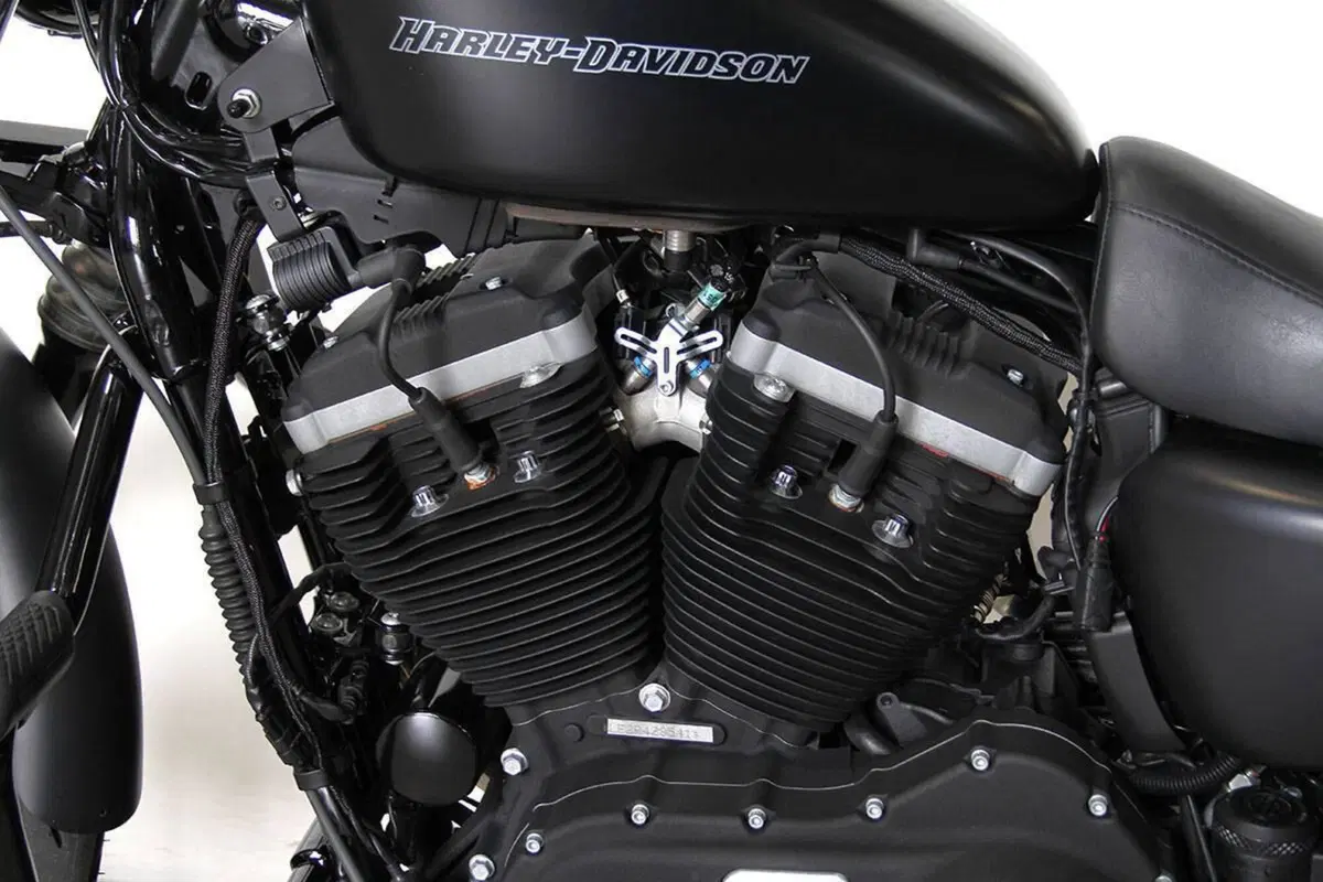 Harley-Davidson 883 Iron (2009 - 11) - XL 883N (16)