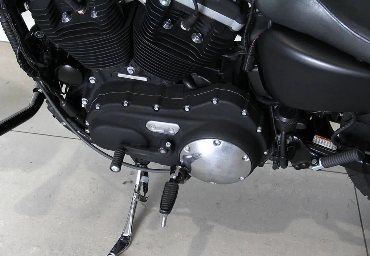 Harley-Davidson 883 Iron (2009 - 11) - XL 883N (15)